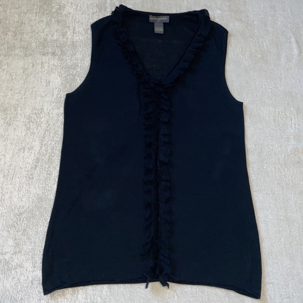 Banana Republic Sz L silk/cotton vneck sleeveless top w fab ruffle accent